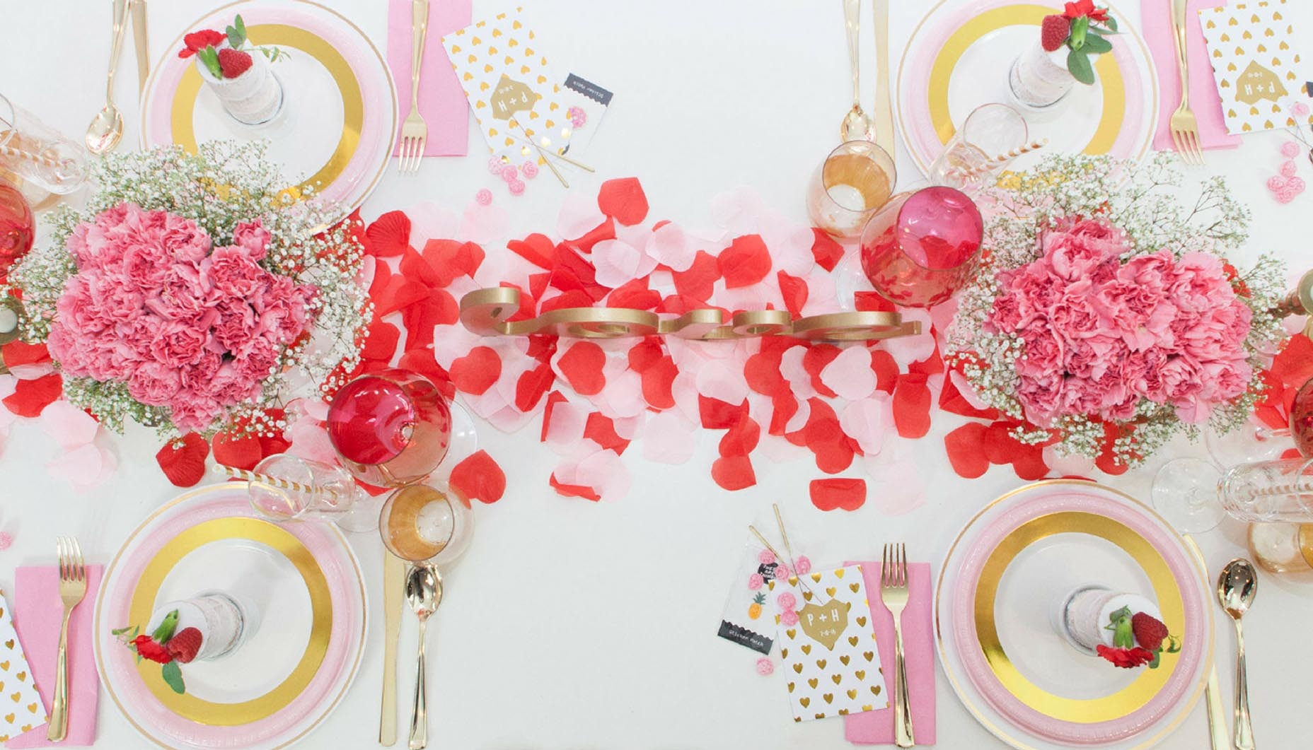 Red-&-Pink-Hearts-Wedding-birds-eye-table