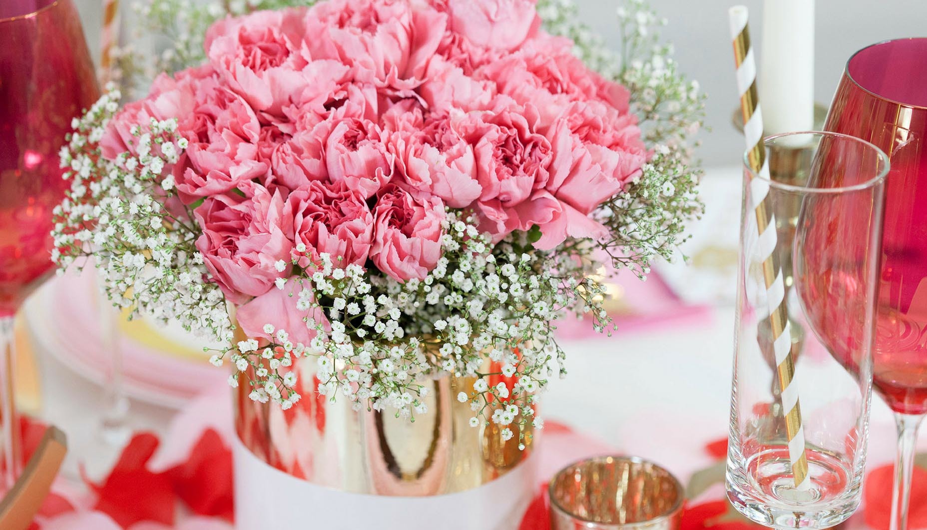 Red-&-Pink-Hearts-Wedding-gold-&-white-vase