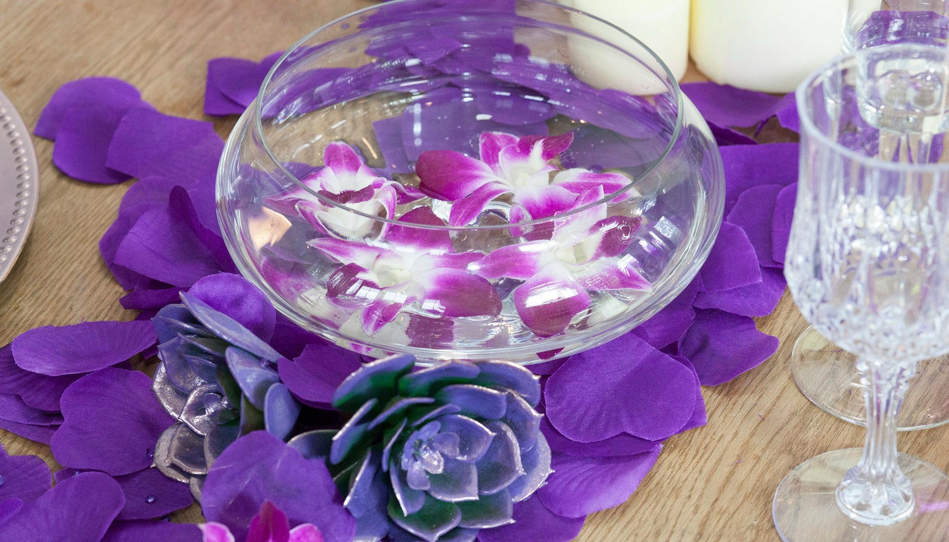 Pantone-ultra-violet-wedding-floating-orchids