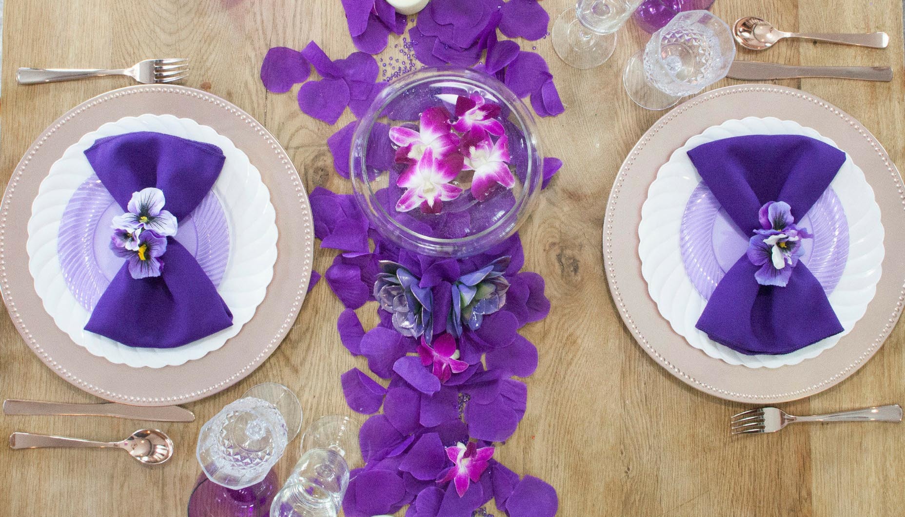 Pantone-ultra-violet-wedding-double-setting