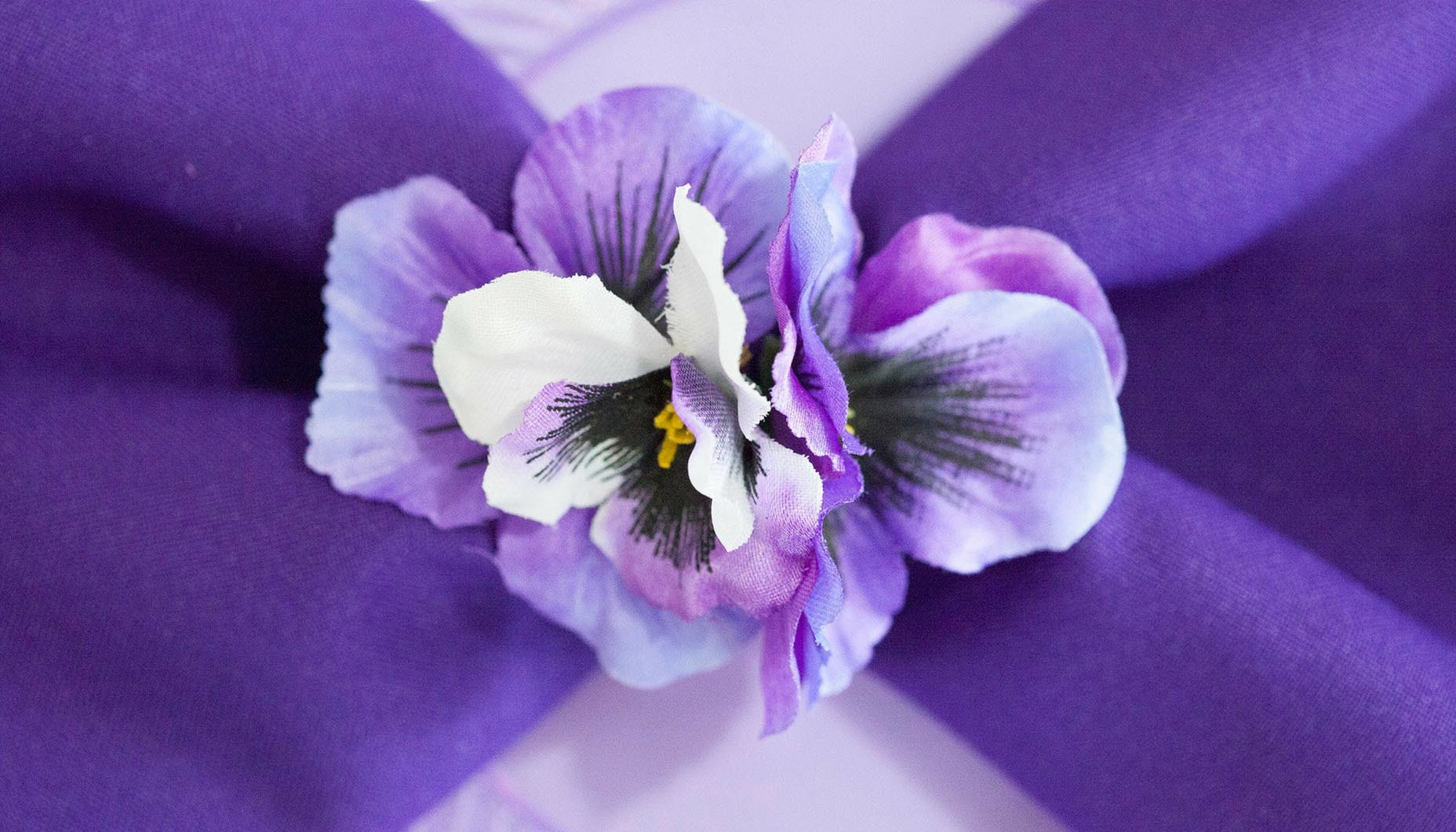 Pantone-ultra-violet-wedding-violet-napkin-rings