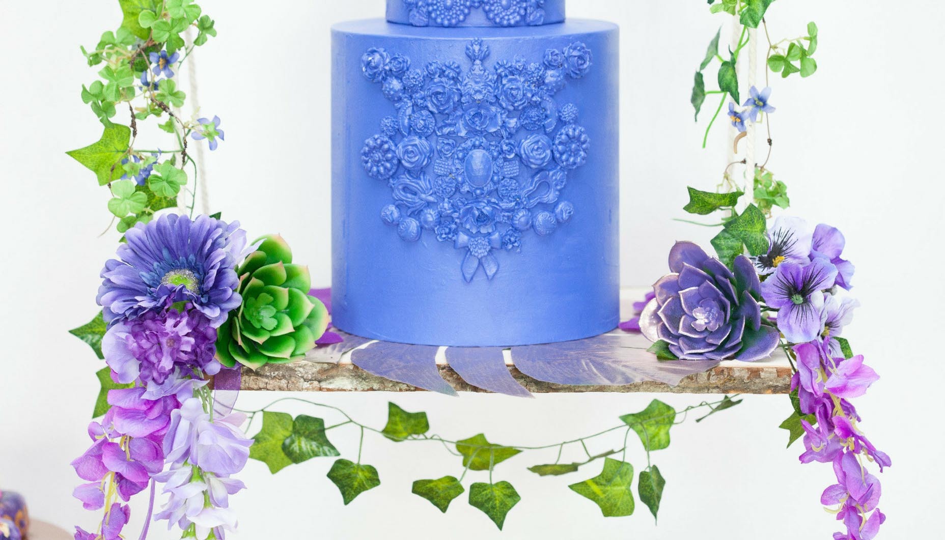 Pantone-ultra-violet-wedding-cake-details