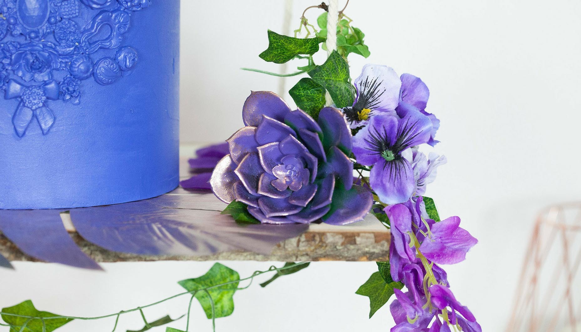 Pantone-ultra-violet-wedding-swing-tables