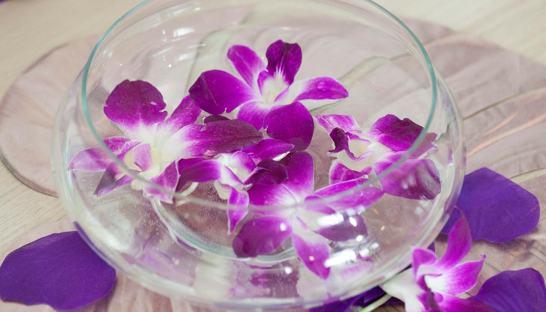 Pantone-ultra-violet-wedding-dessert-table-orchids