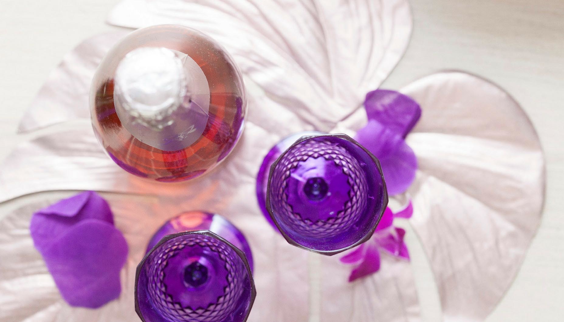 Pantone-ultra-violet-wedding-bridal-toast