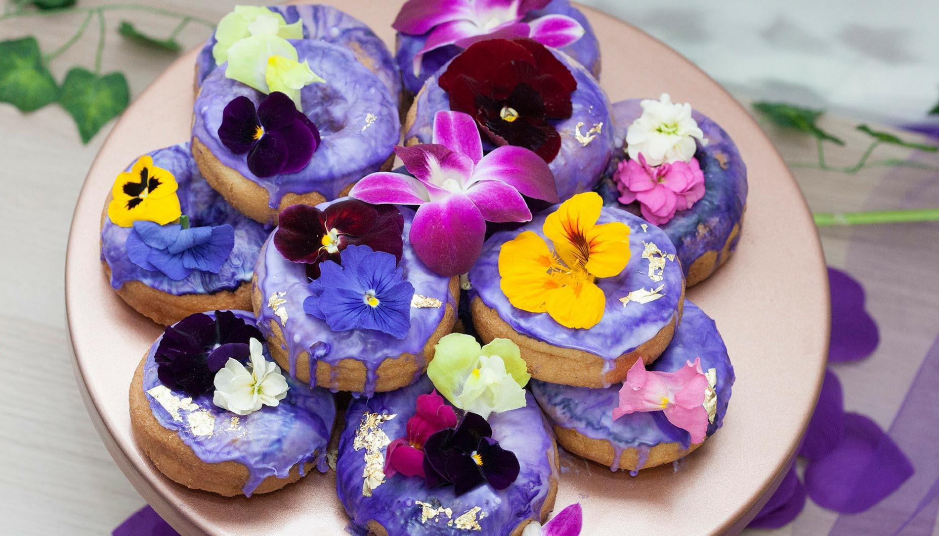 Pantone-ultra-violet-wedding-birds-eye-donuts