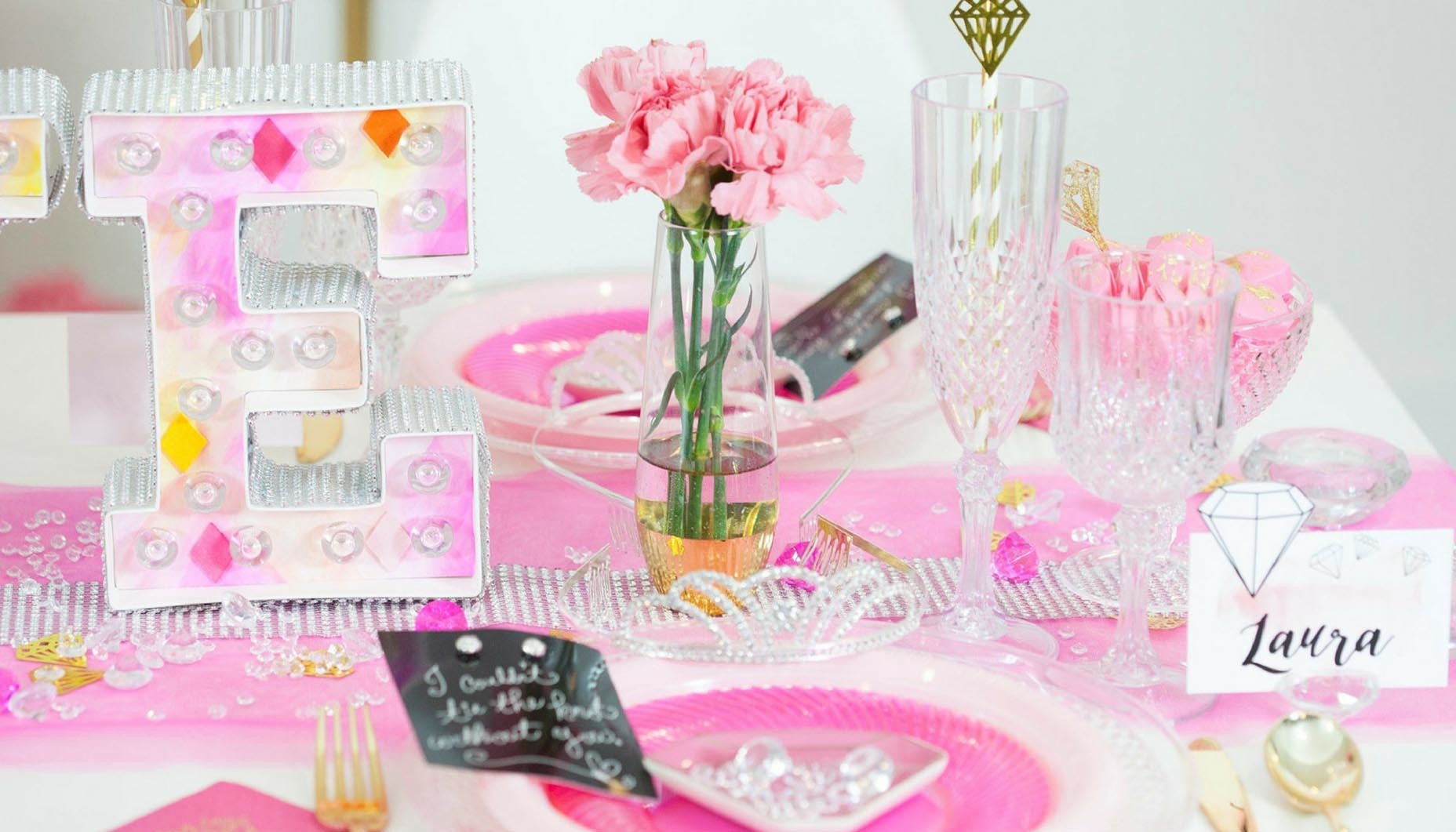 Diamonds-are-a-girls-best-friend-bridal-shower-full-setting