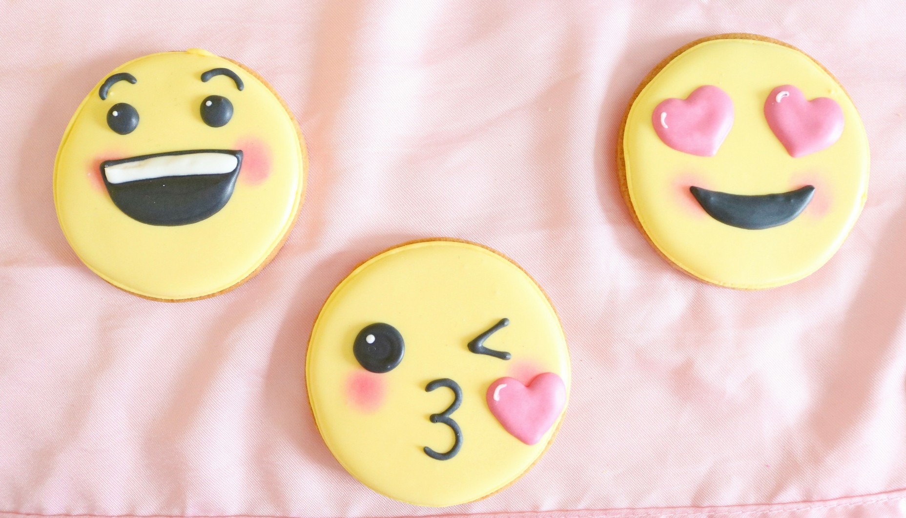 girly emoji birthday party ideas
