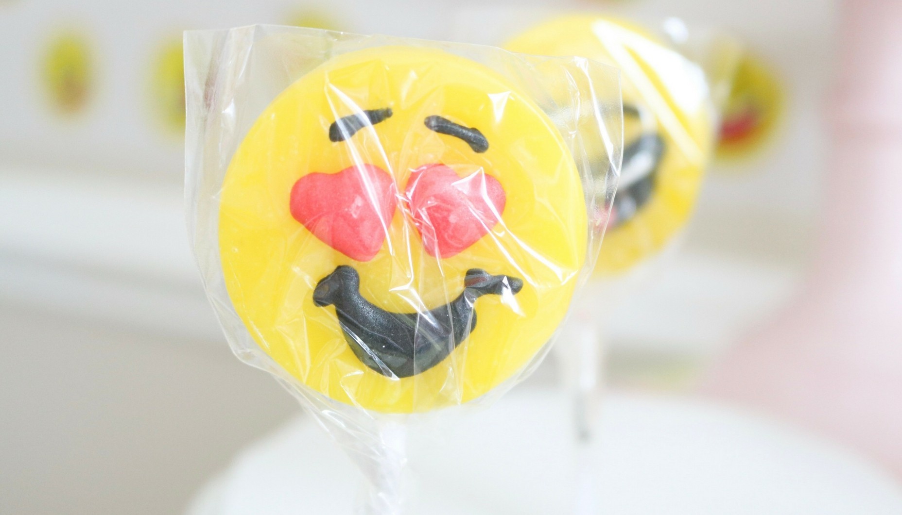 girly emoji birthday party ideas
