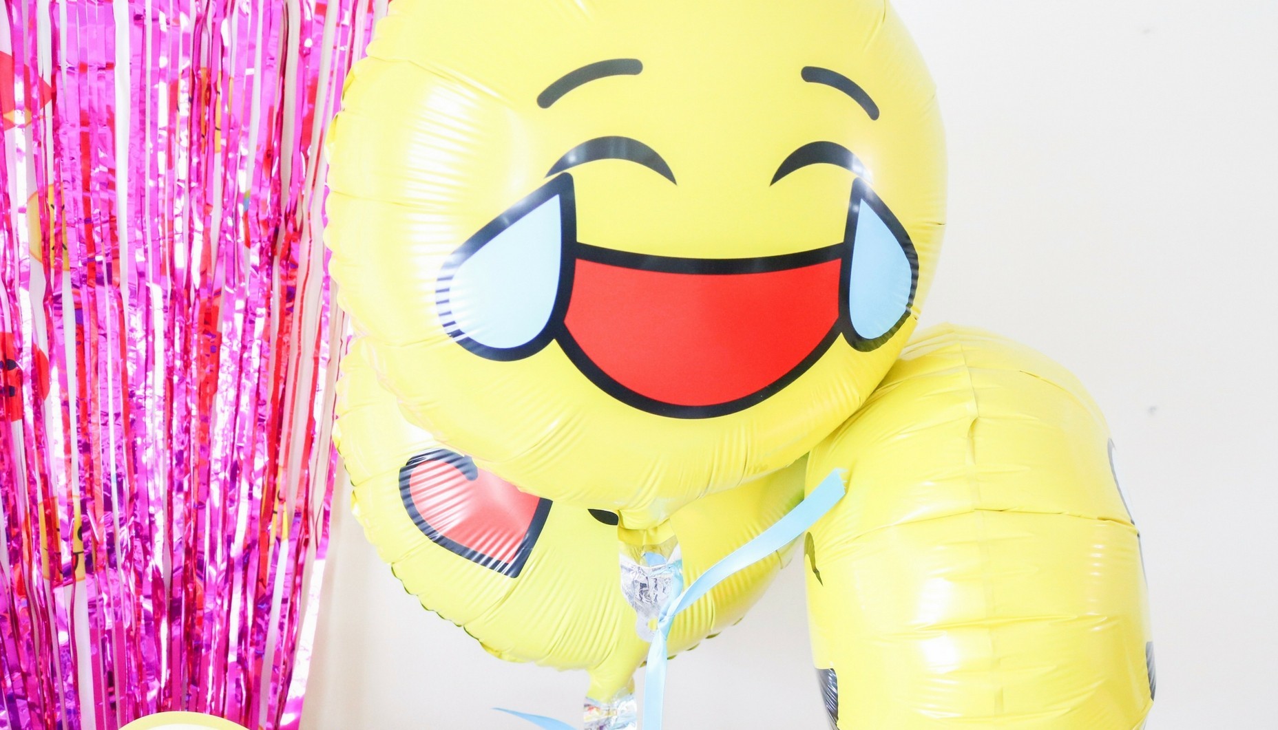 girly emoji birthday party ideas