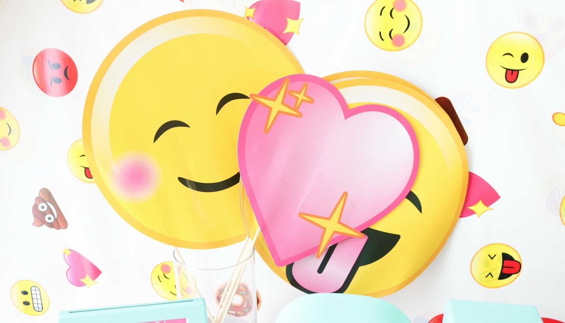 girly emoji birthday party ideas