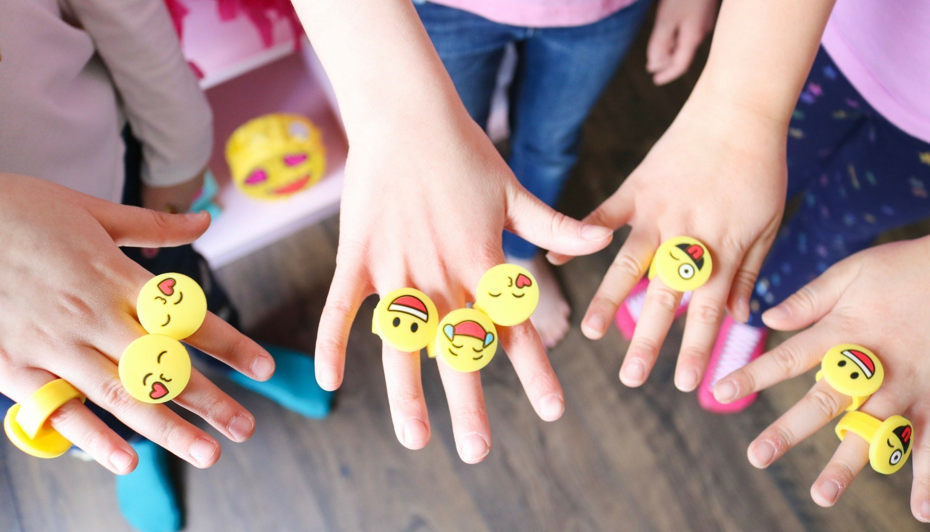 girly emoji birthday party ideas