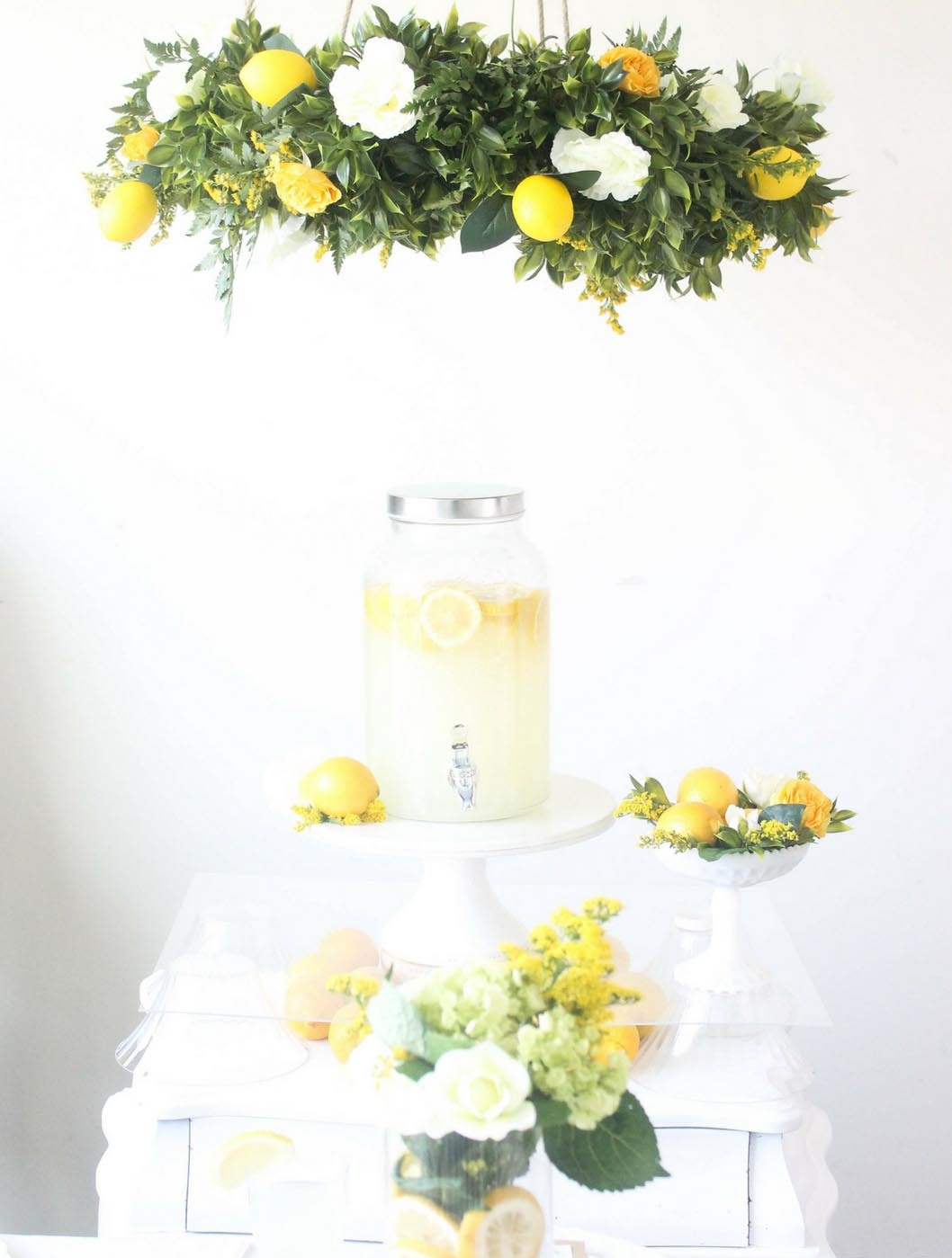 lemon wedding floral and lemon chandelier Lemon Wedding Floral and Lemon Chandelier