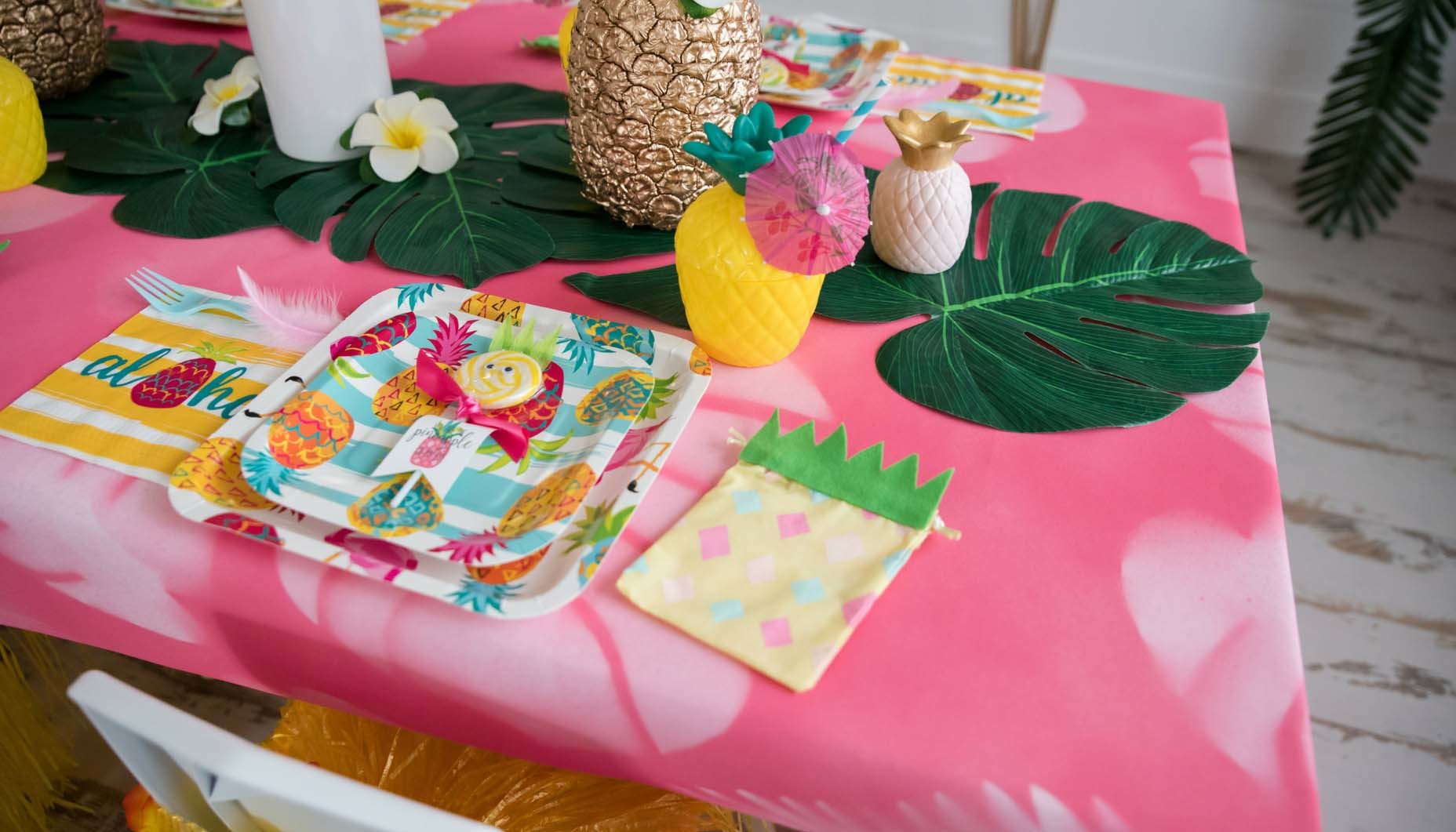 tropical pineapple flamingle