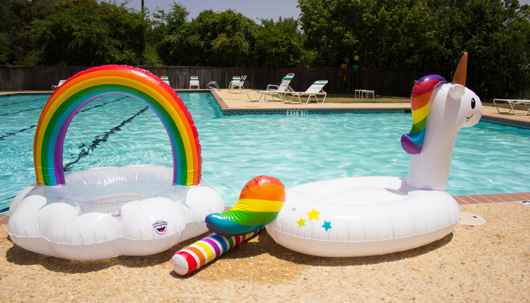 Rainbow Color Unicorn Fun Kids Swim Party Toy Non-toxic and Tasteless Inflatable Floating Row Inflatable Pool Float Summer Pool Raft Inflatable Pool Toys Outdoor Water Lounge,White,265x220x165cm
