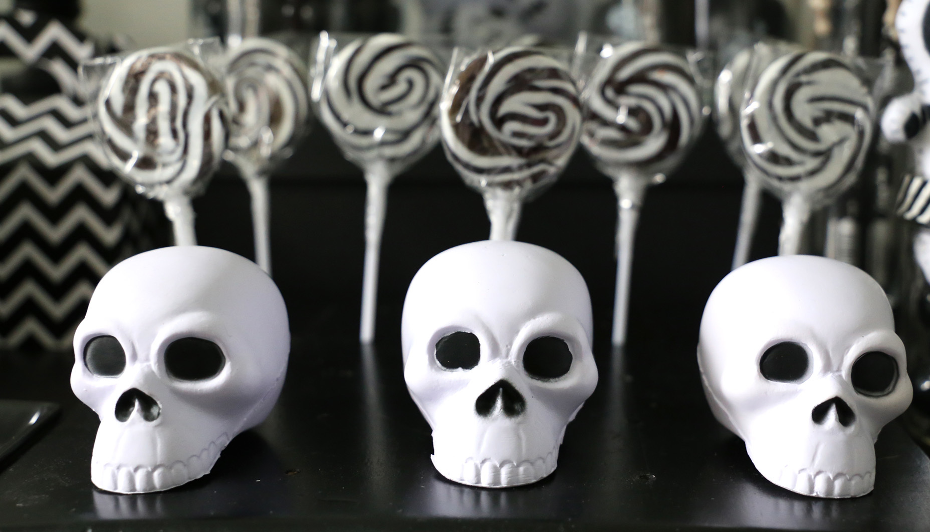 cutesy-skeleton-halloween-party-11