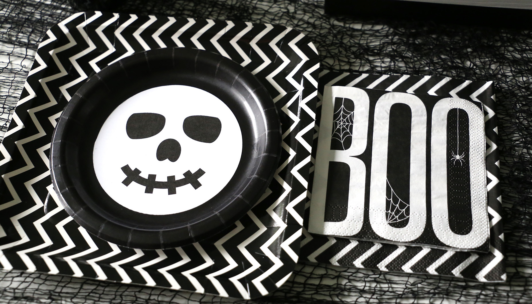 cutesy-skeleton-halloween-party-16