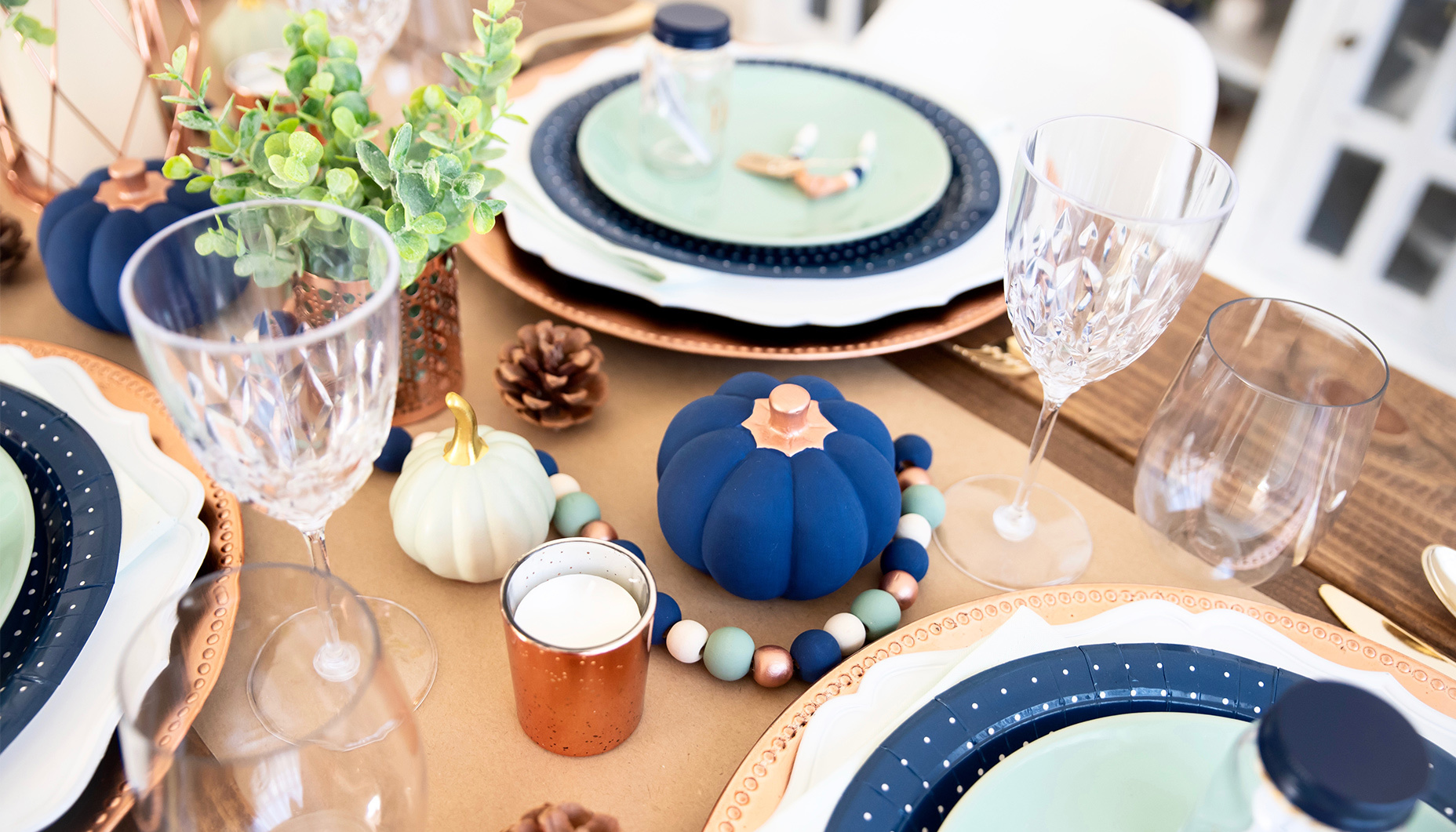 modern-boho-friendsgiving