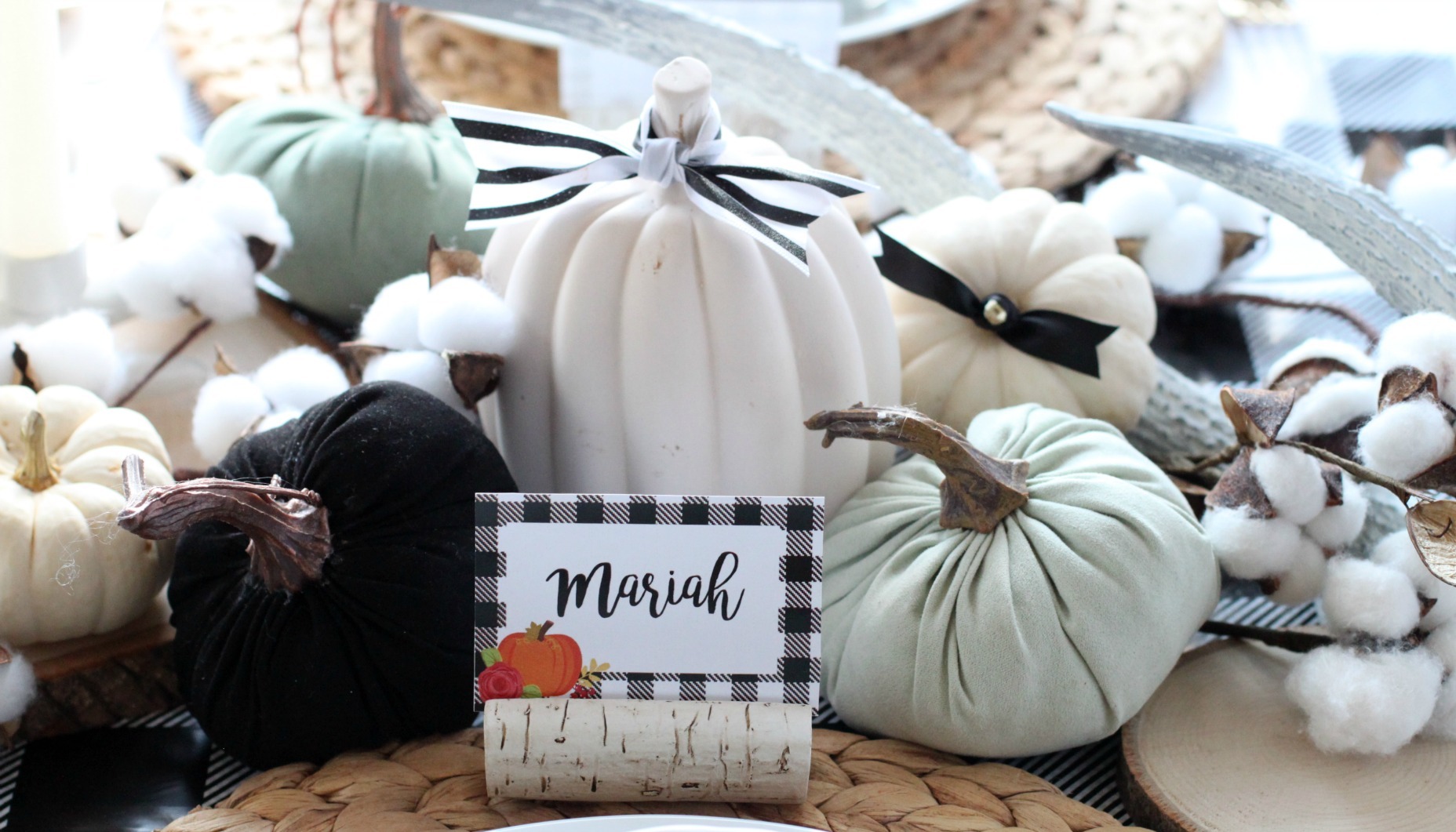 62 Cozy Black And White Thanksgiving Decor Ideas - Shelterness