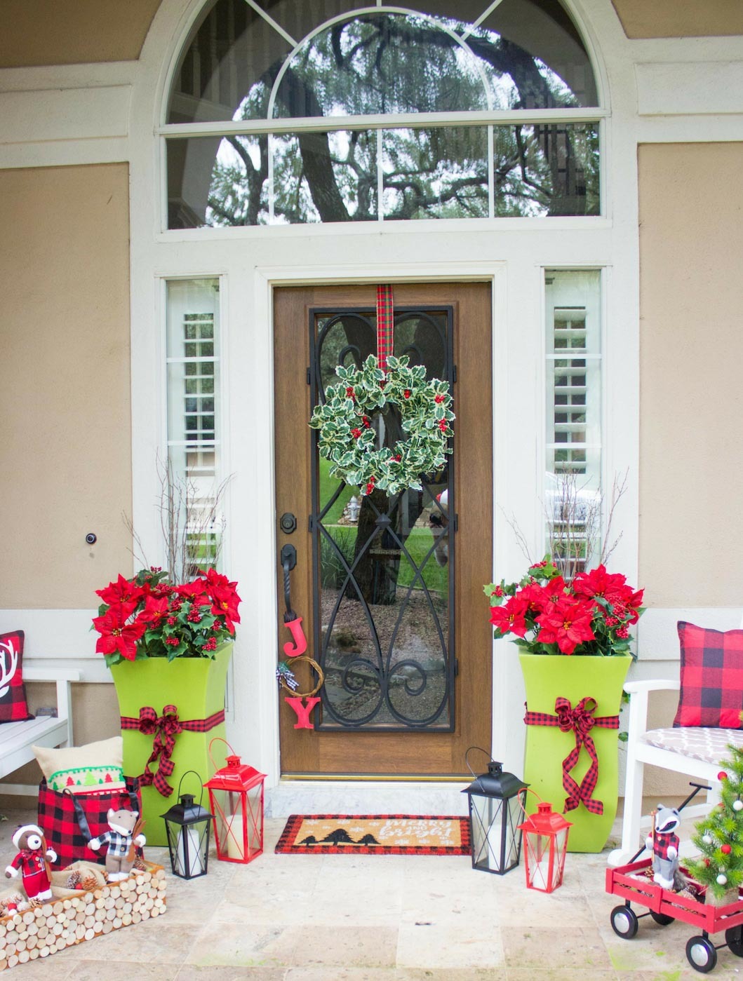 Plaid Christmas Front Porch Ideas