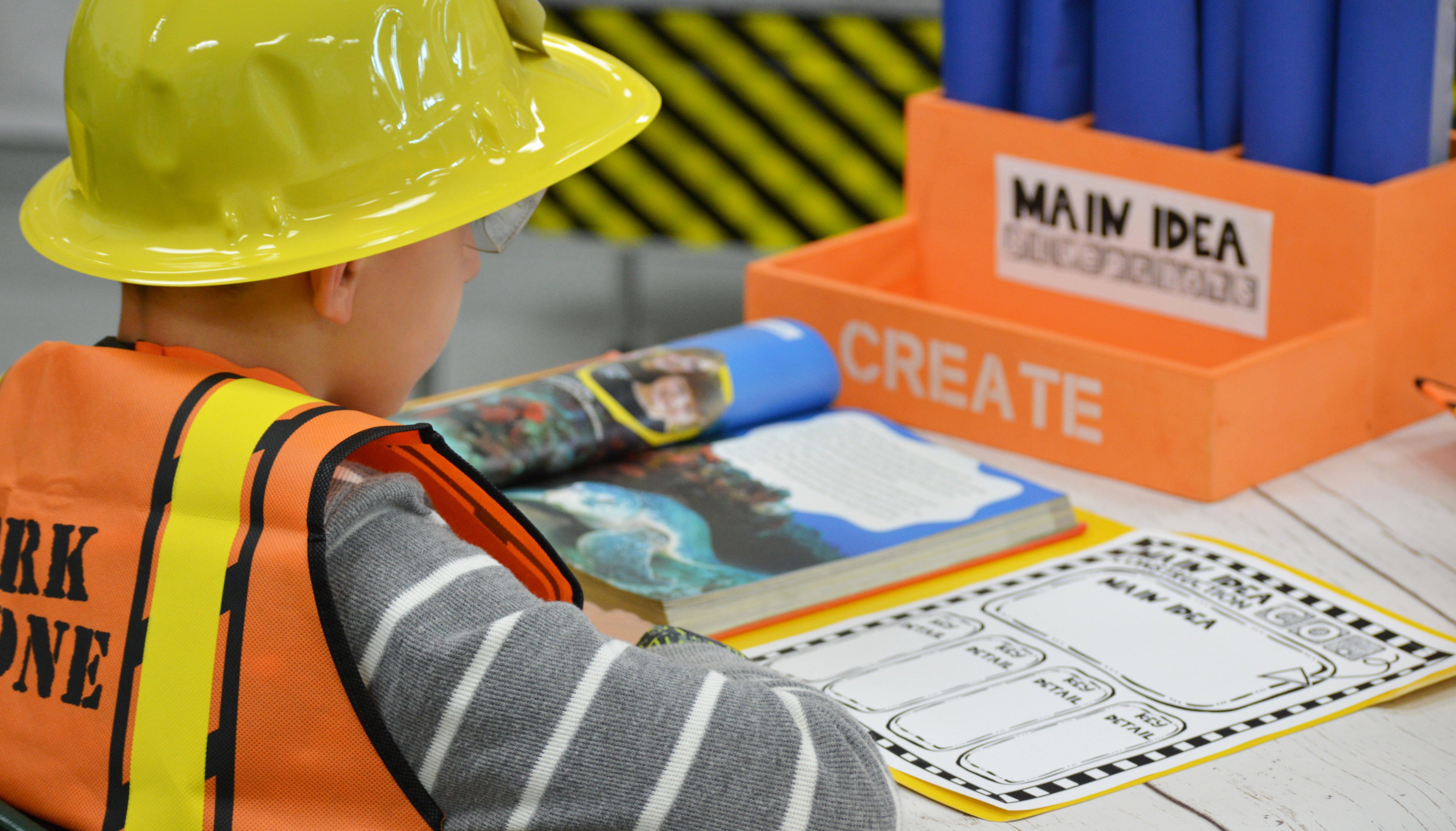 Construction theme room transformation and reading activity ideas for teachers