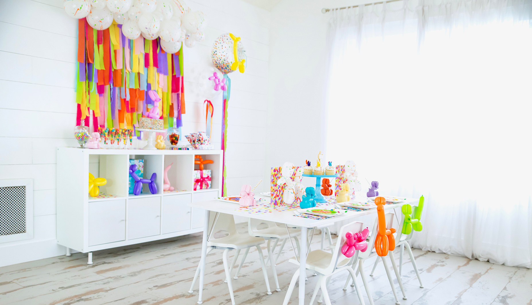 Confetti-Filled-Rainbow-Balloon-Animal-Paw-ty