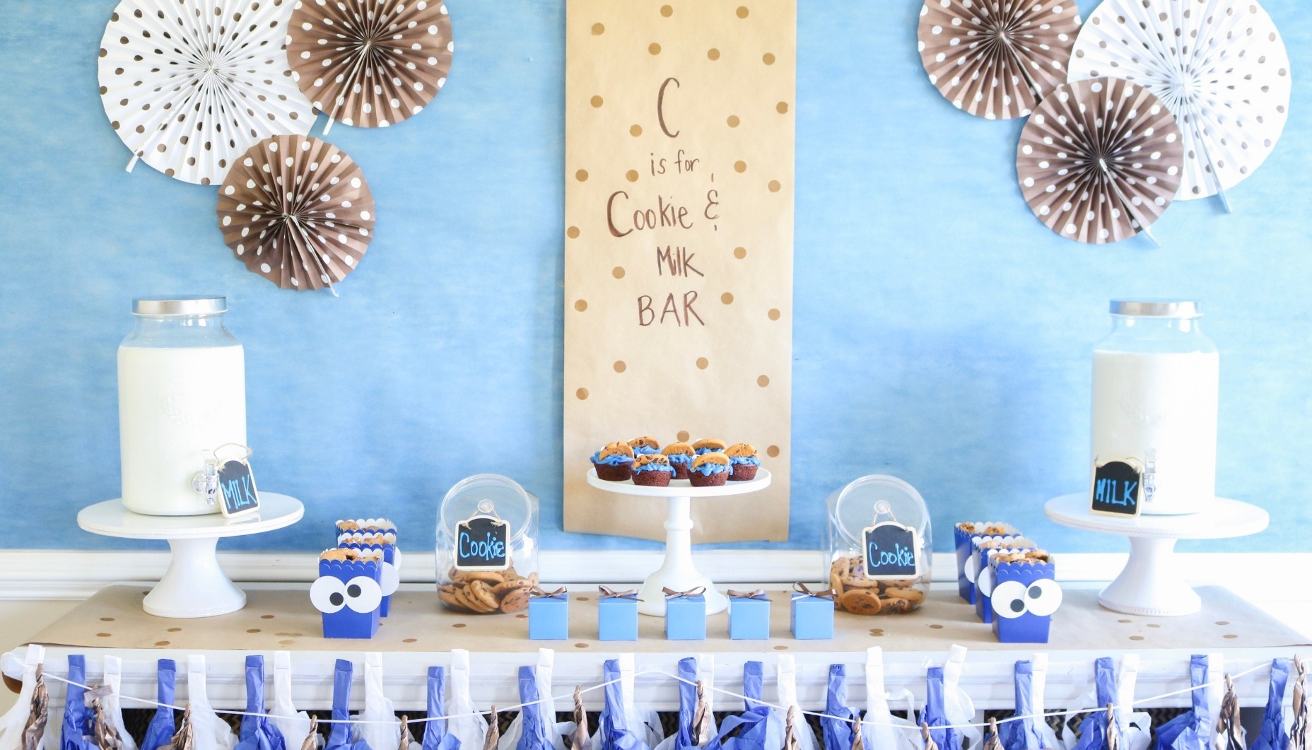 Cookie Monster Birthday party. DIY Cookie Monster decour. DIY
