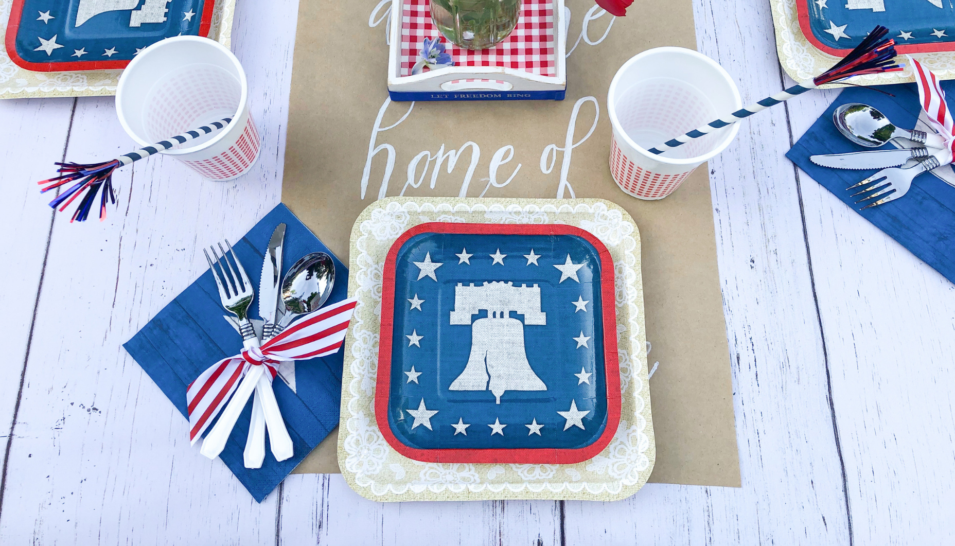 Pretty and rustic 4th of July place setting.