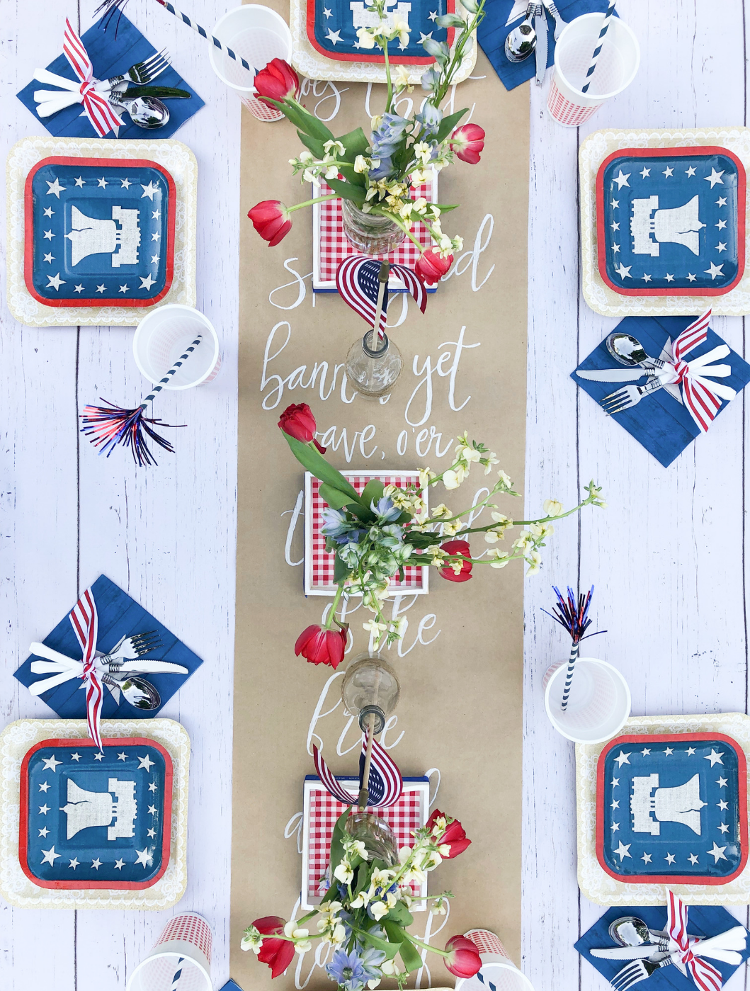 Pretty tablescape ideas for a Rustic 4th of July Party