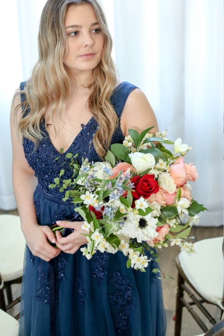 rose bouquet for navy and red wedding