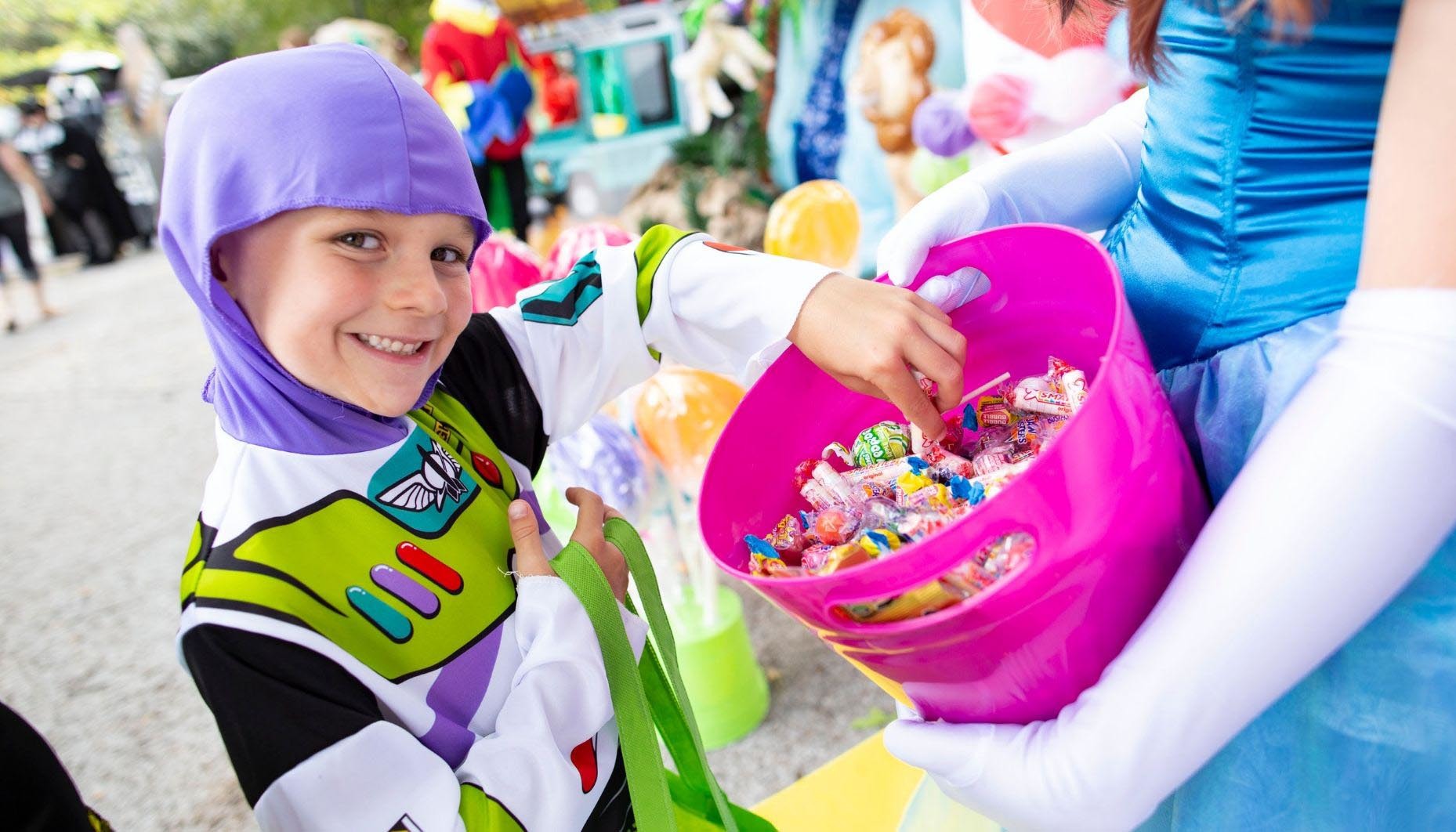 candy-land-inspired-trunk-or-treat-ideas-7