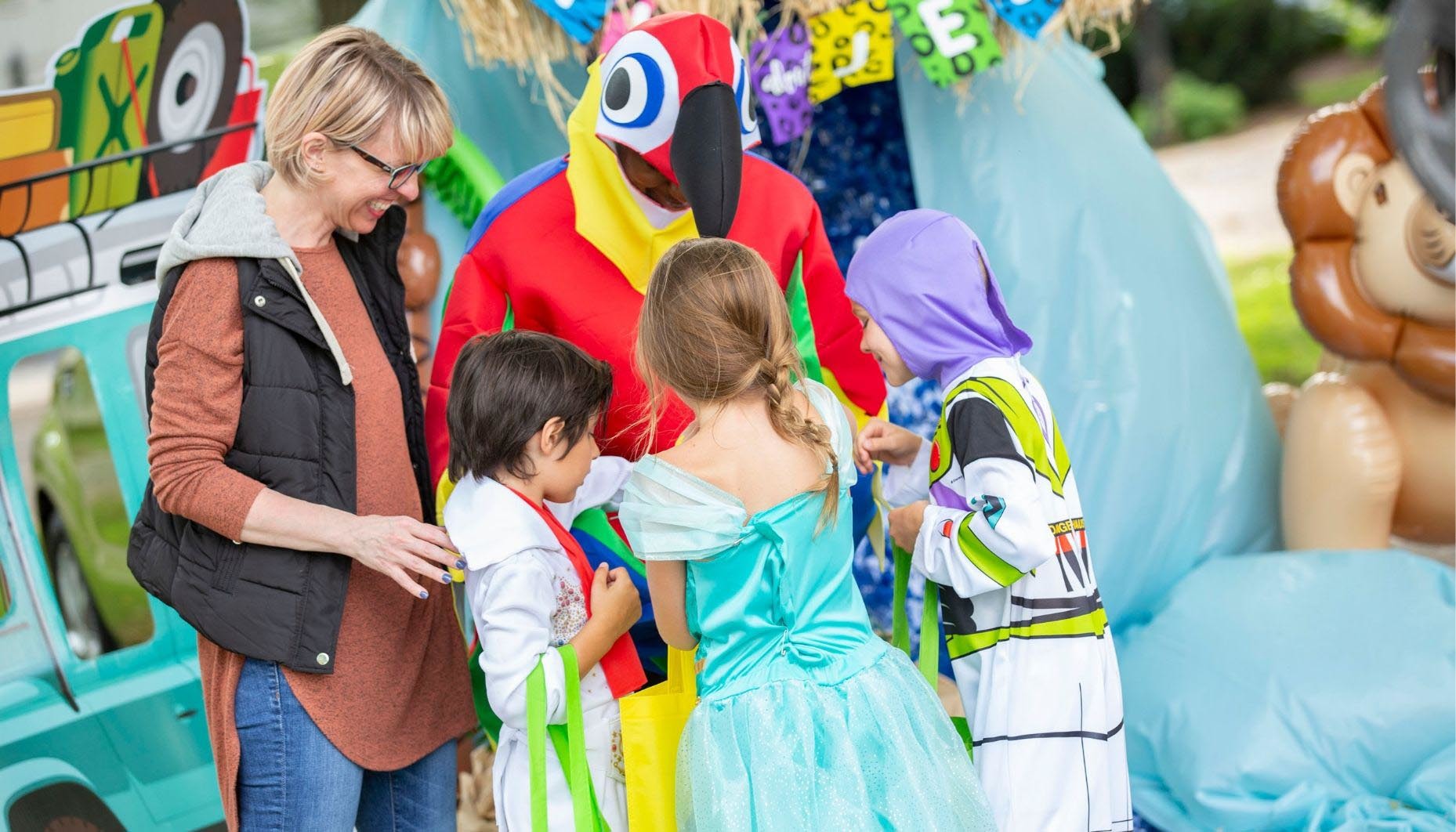 kids grabbing candy