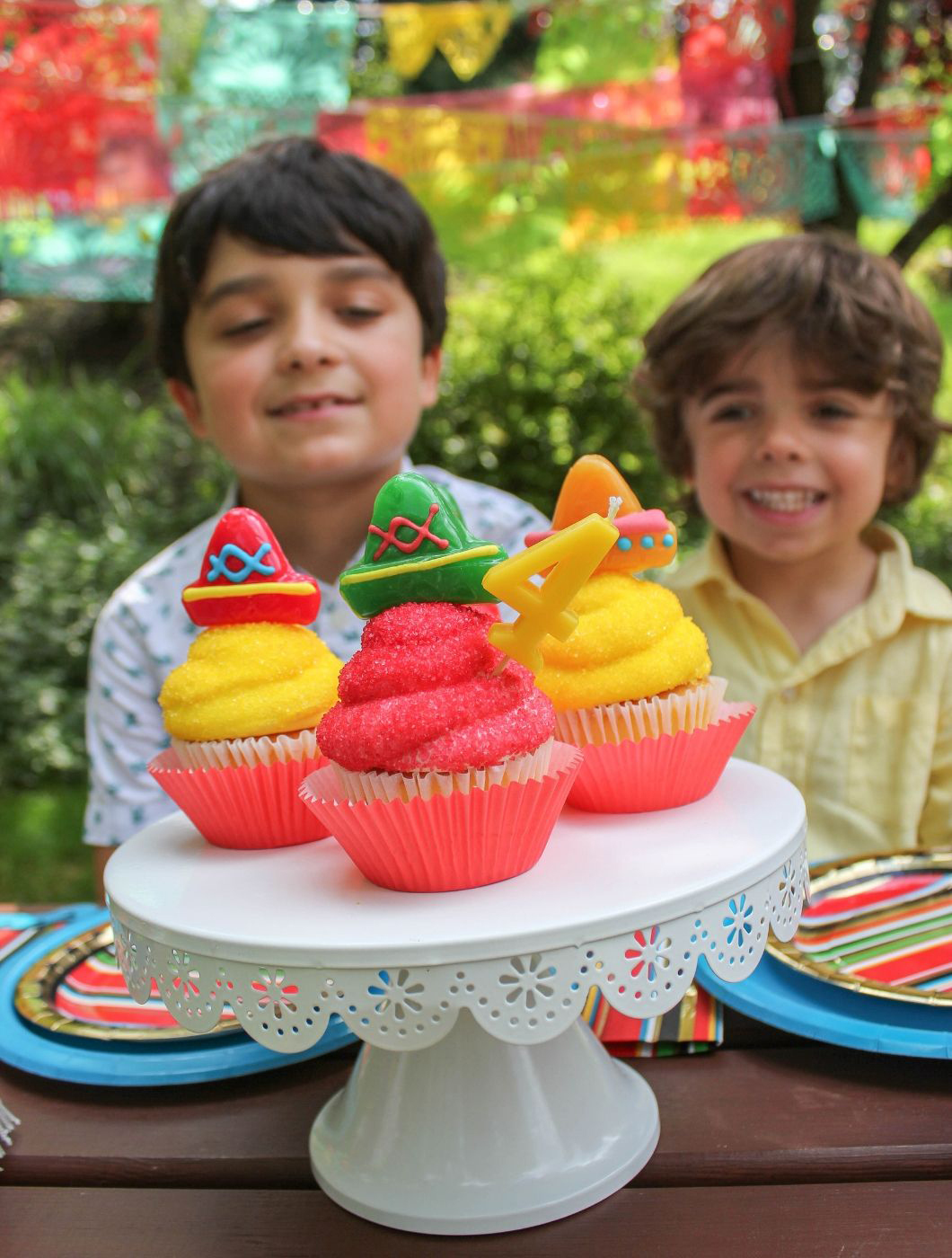 Cupcakes with Sombrero Lollipop toppers