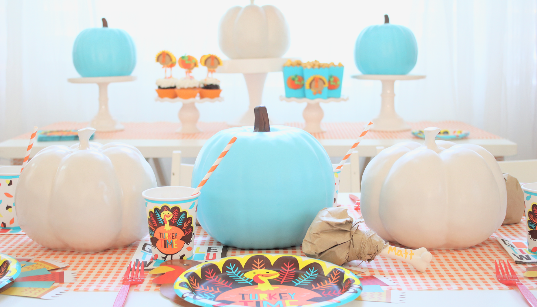 kid's thankgiving party table
