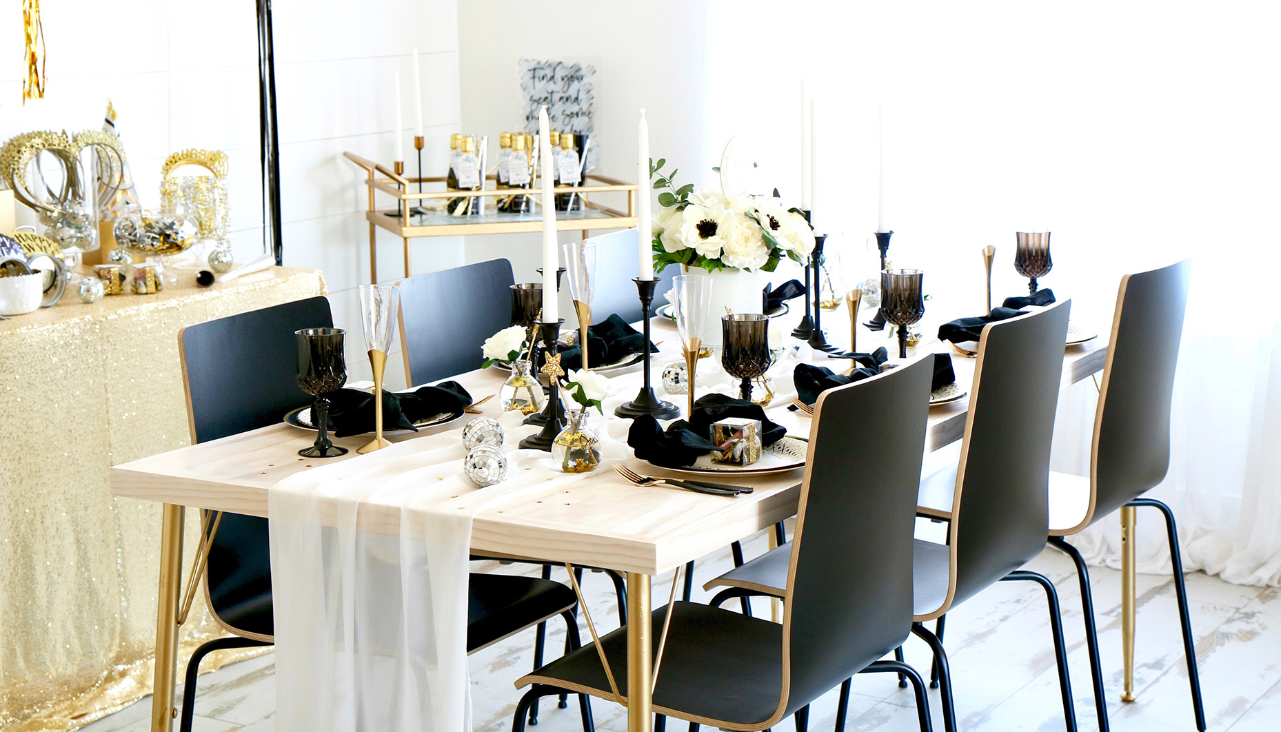 Chic-Black-White-and-Gold-New-Years-Eve-Wedding