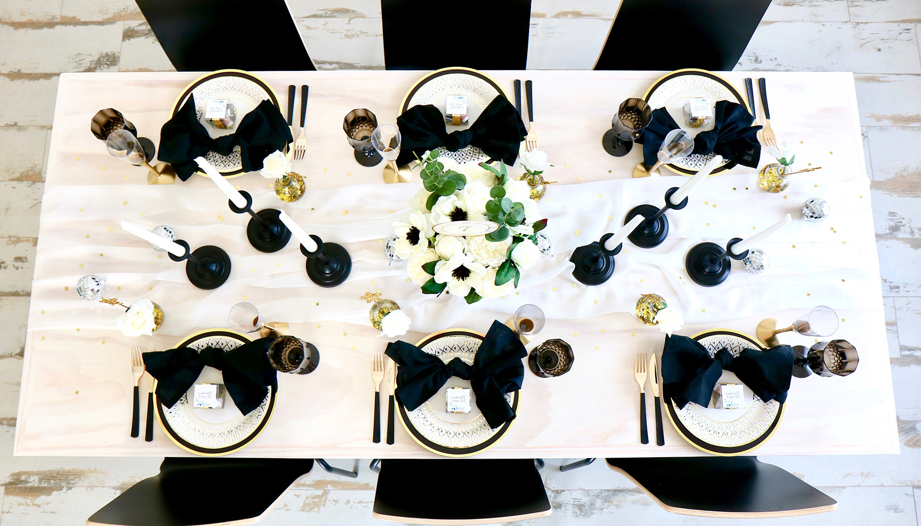 Chic-Black-White-and-Gold-New-Years-Eve-Wedding