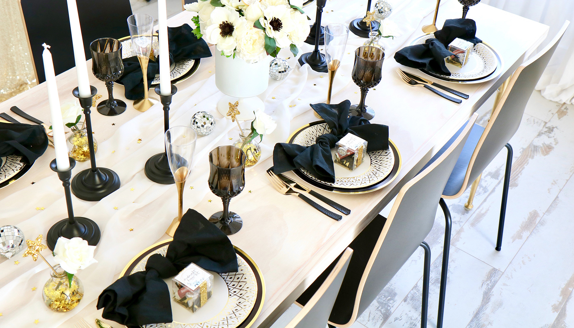 Chic-Black-White-and-Gold-New-Years-Eve-Wedding