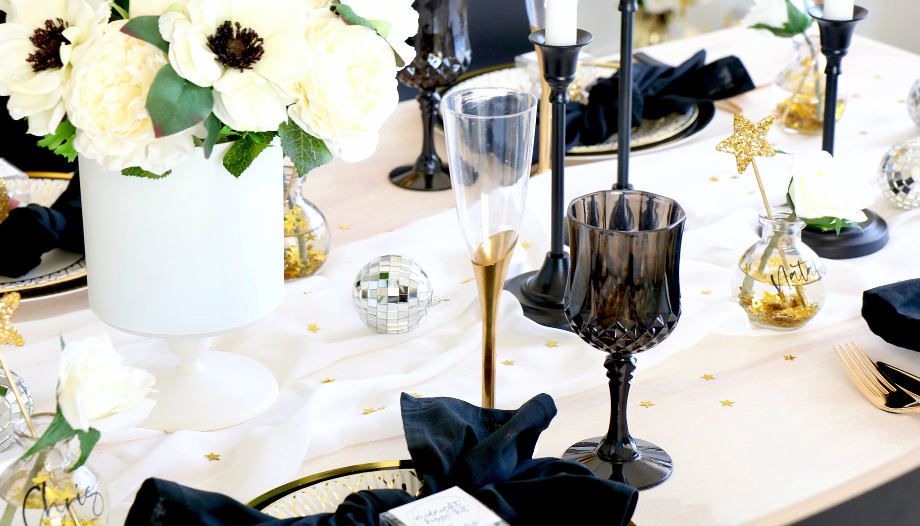 Chic-Black-White-and-Gold-New-Years-Eve-Wedding