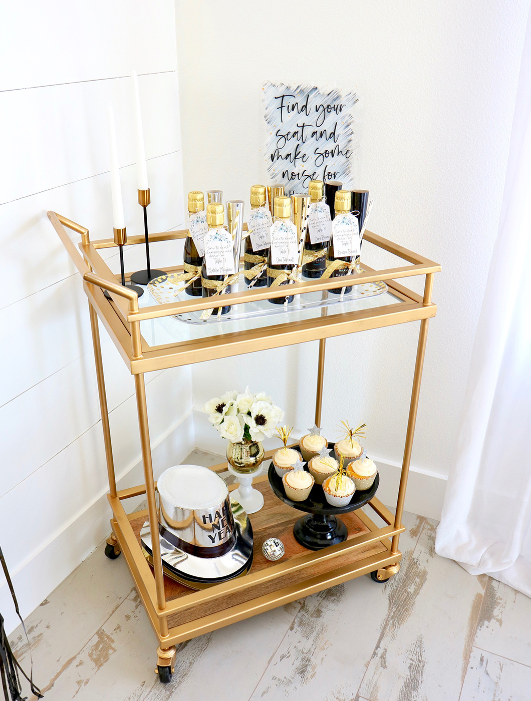 Chic-Black-White-and-Gold-New-Years-Eve-Wedding