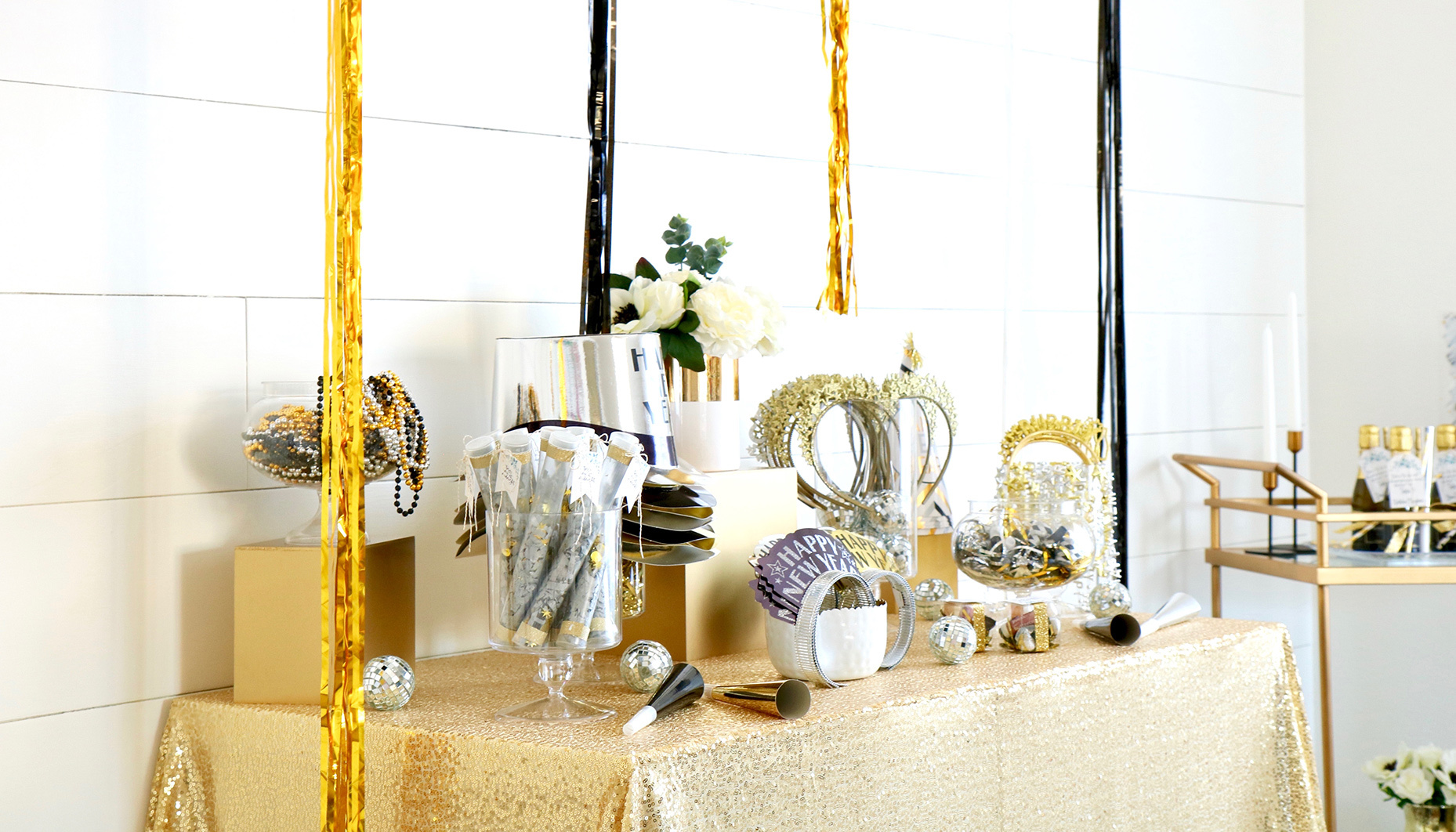 Black, White and Gold Table Decor