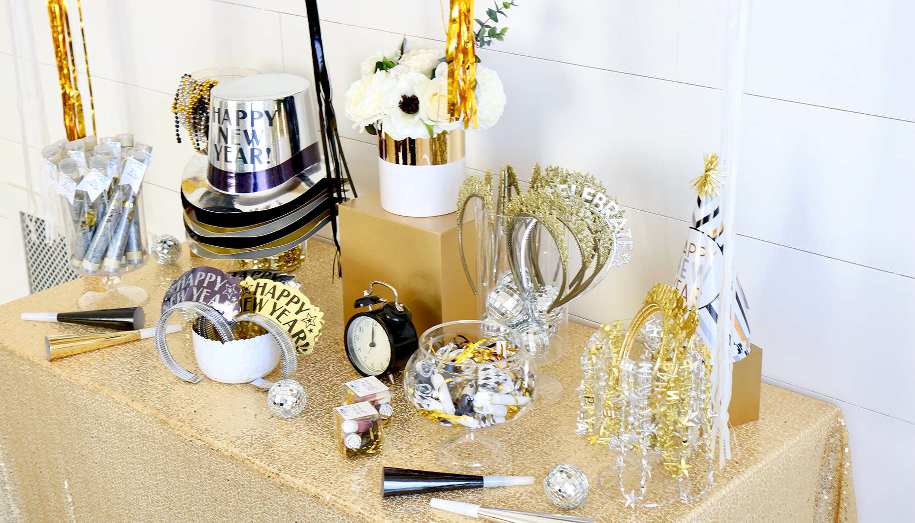 Chic-Black-White-and-Gold-New-Years-Eve-Wedding