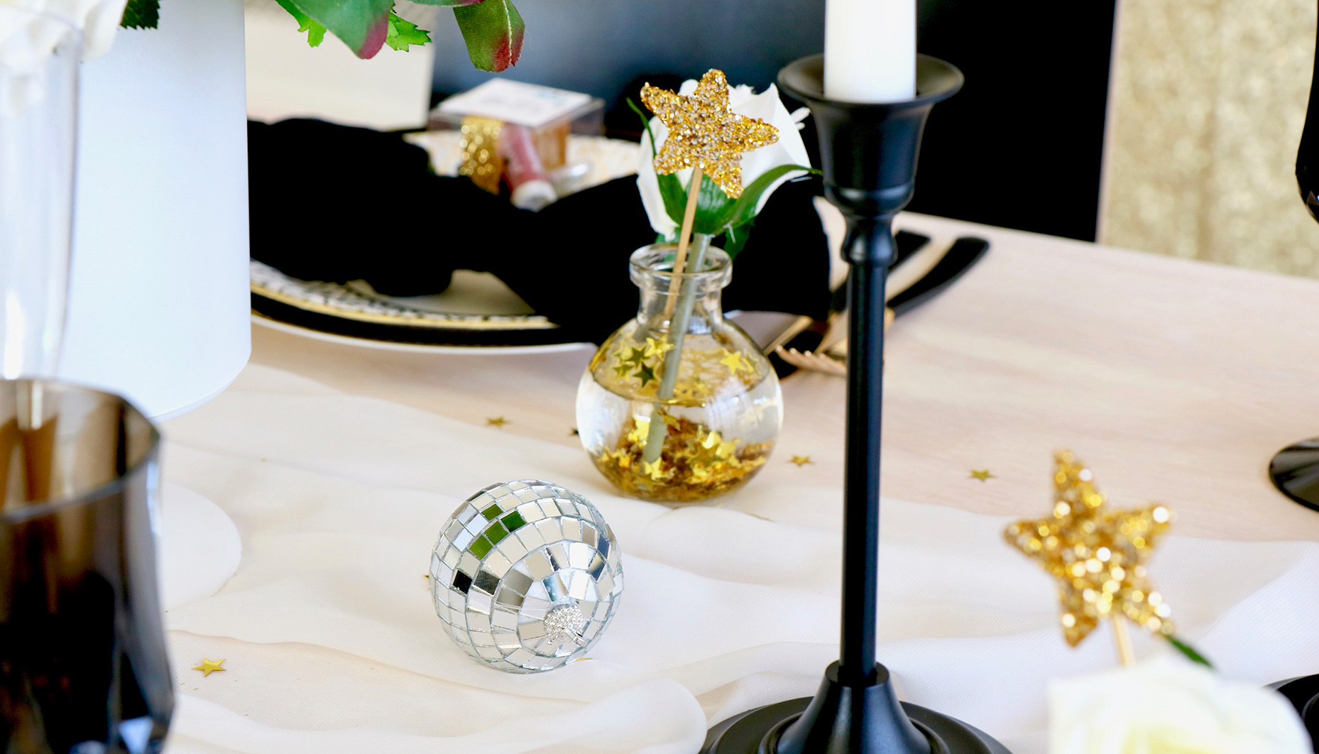 chic-black-white-and-gold-new-years-eve-wedding