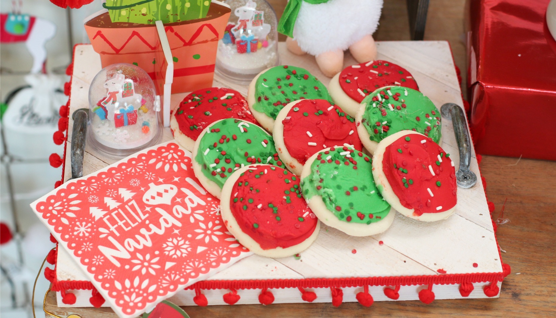 DIY Feliz Navidad Serving Tray