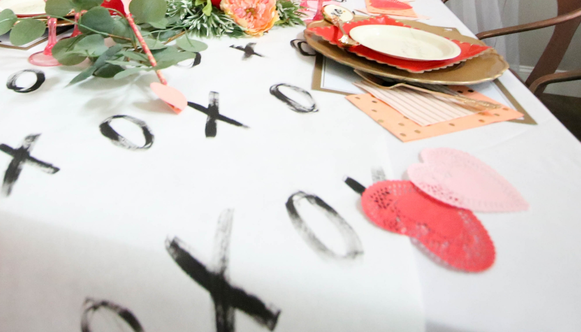 valentines day table runner and decor ideas