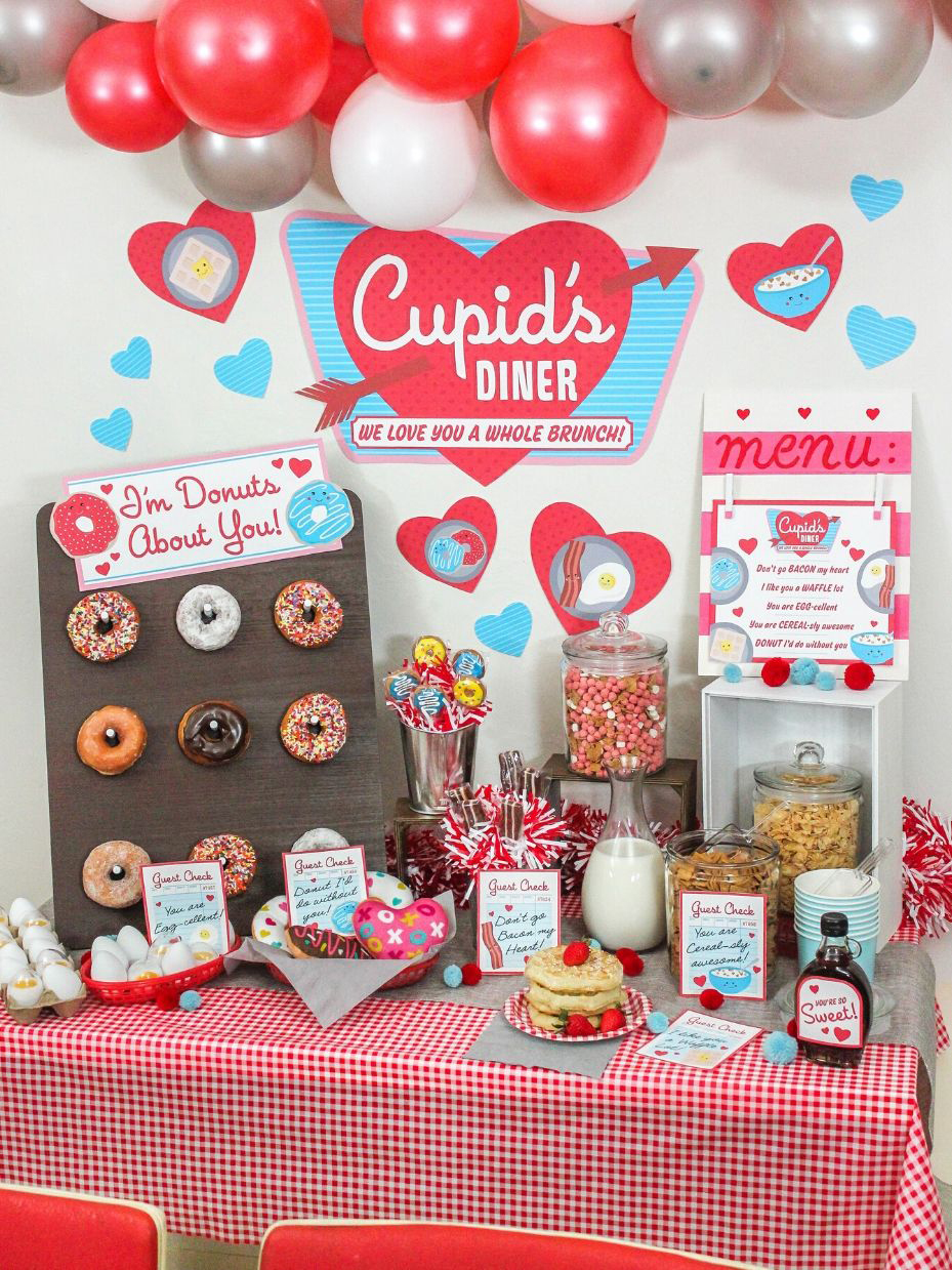 Cupid's Diner Full Tablescape
