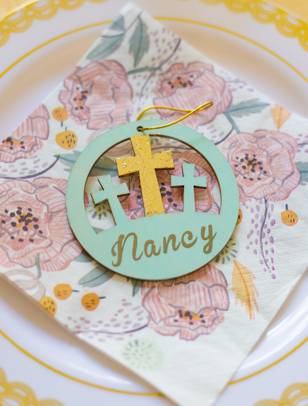 diy resurrection crosses place cards DIY Resurrection Crosses Place Cards