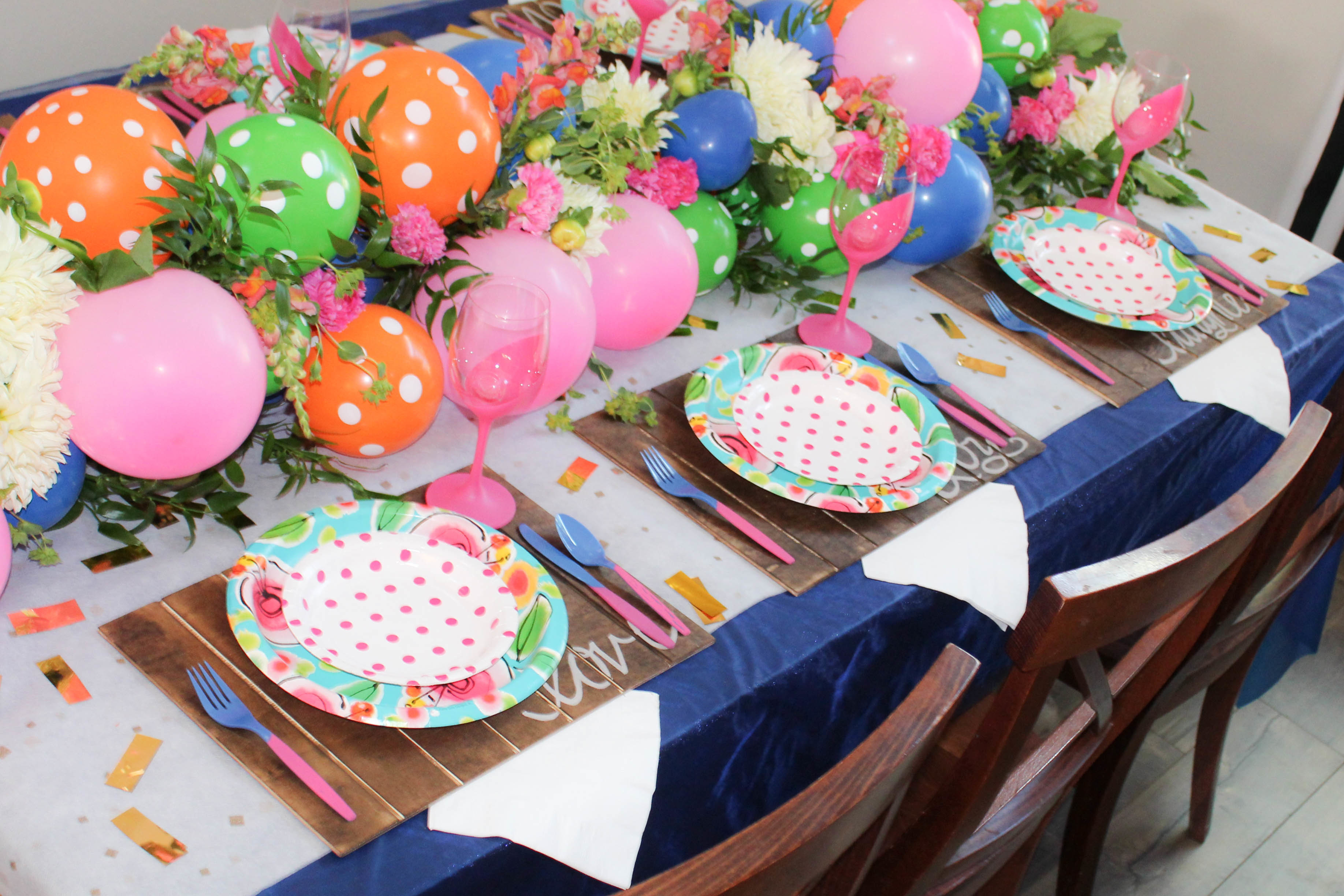 wedding table setting in navy and hot pink