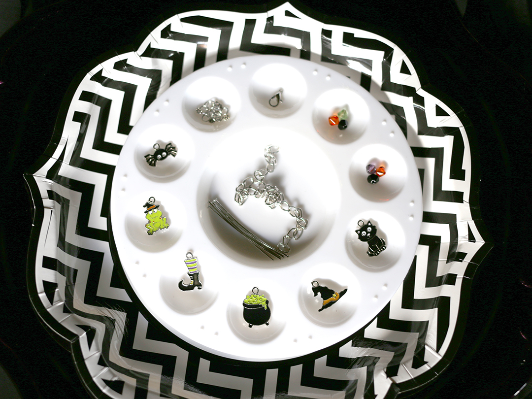 WitchCRAFT Halloween Party Craft - Charm bracelets