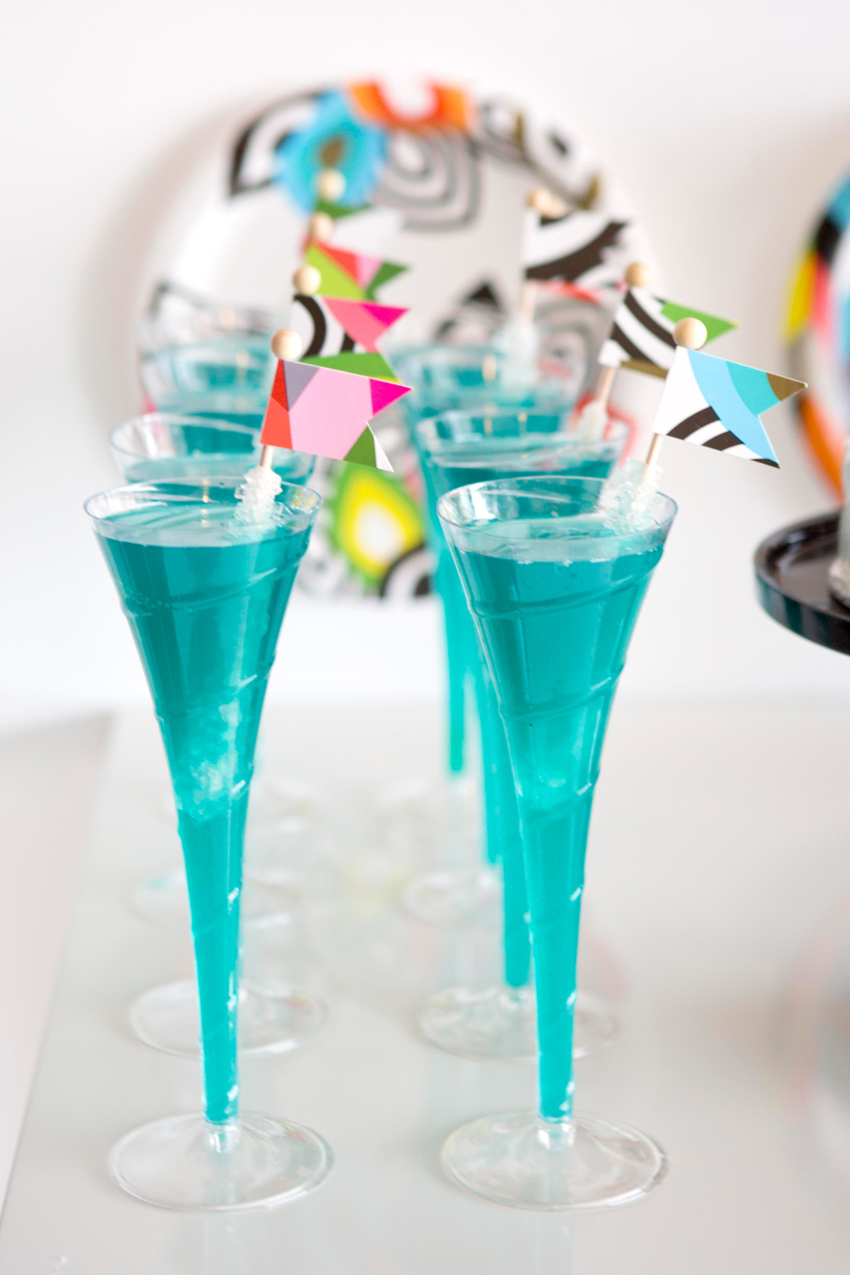 Blue pinapple cocktail recipe for an adult party