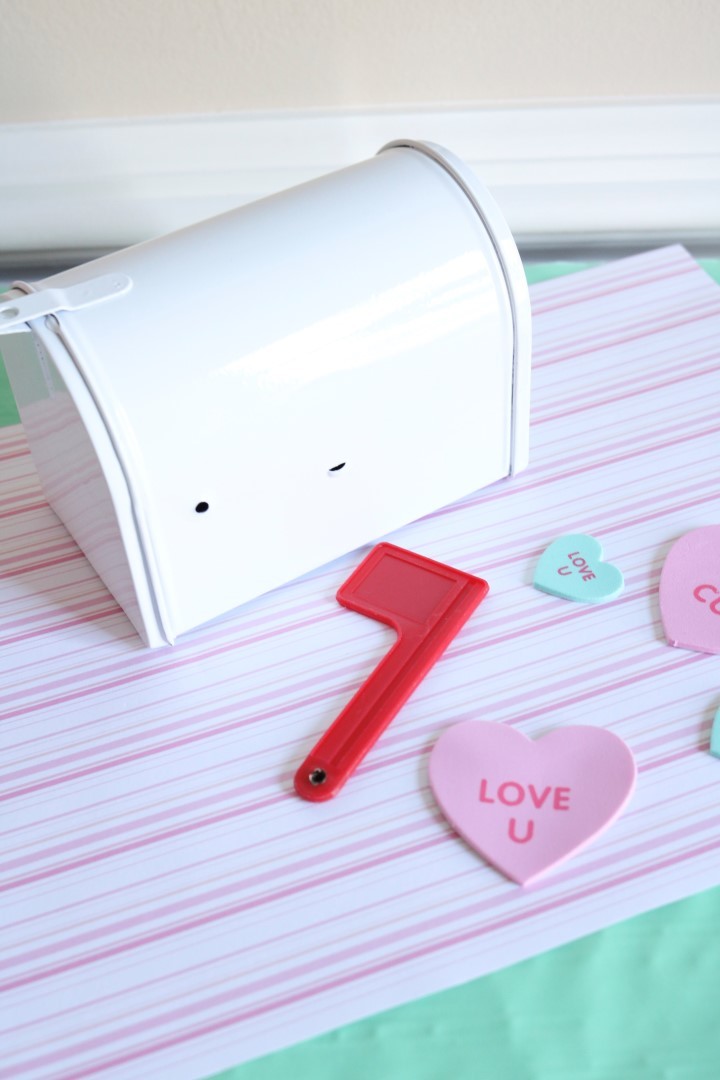 DIY Valentine's Day Mailbox